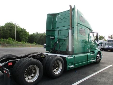 USED 2020 VOLVO VNL64T760 SLEEPER TRUCK #$vid