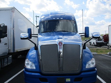 USED 2019 KENWORTH T680 SLEEPER TRUCK #1899-2 USED 2019 KENWORTH T680 SLEEPER TRUCK #1899-2