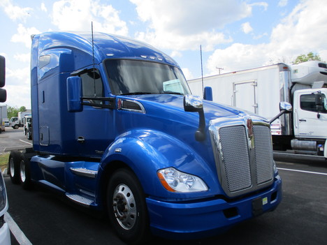 USED 2019 KENWORTH T680 SLEEPER TRUCK #1899-3 USED 2019 KENWORTH T680 SLEEPER TRUCK #1899-3