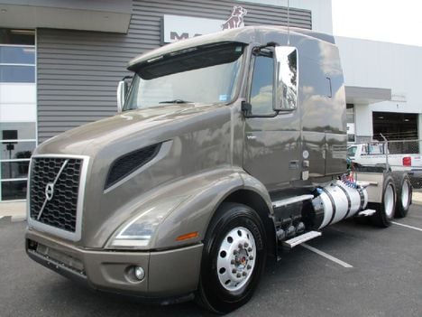 2020 VOLVO VNR64T640 Tandem Axle Sleeper #1911 2020 VOLVO VNR64T640 Tandem Axle Sleeper #1911