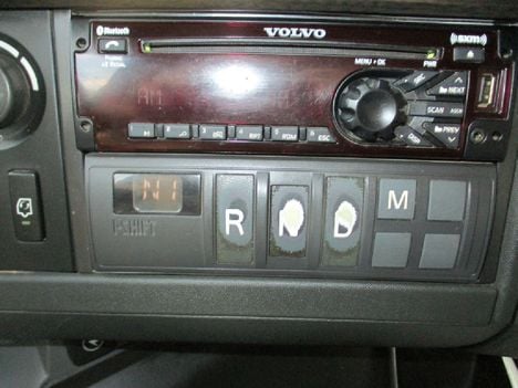 USED 2020 VOLVO VNR64T640 TANDEM AXLE SLEEPER TRUCK #$vid