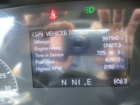USED 2020 VOLVO VNR64T640 TANDEM AXLE SLEEPER TRUCK #$vid