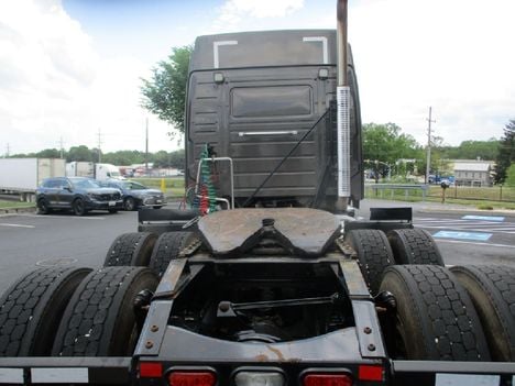 USED 2020 VOLVO VNR64T640 TANDEM AXLE SLEEPER TRUCK #$vid