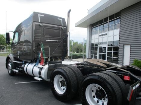 USED 2020 VOLVO VNR64T640 TANDEM AXLE SLEEPER TRUCK #$vid