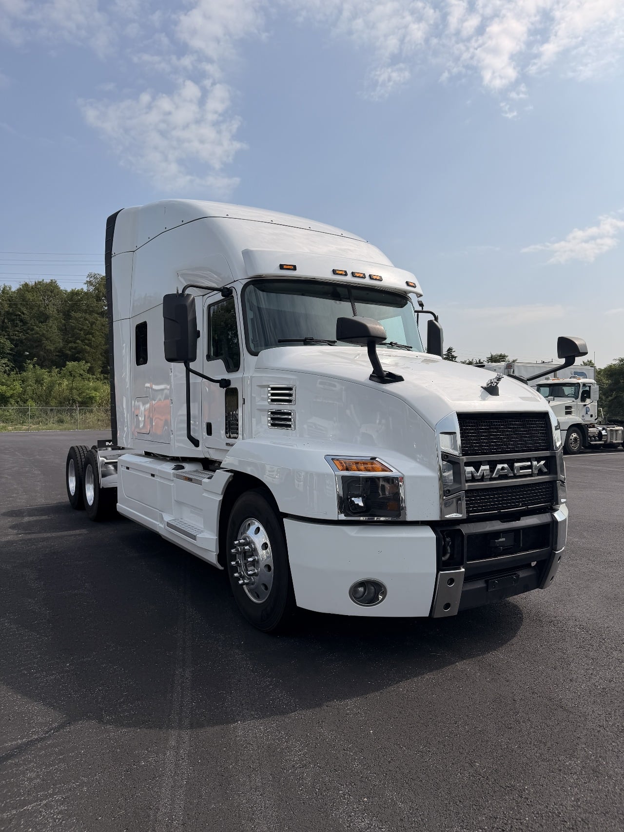 USED 2023 MACK AN64T TANDEM AXLE SLEEPER TRUCK #1914 USED 2023 MACK AN64T TANDEM AXLE SLEEPER TRUCK #1914