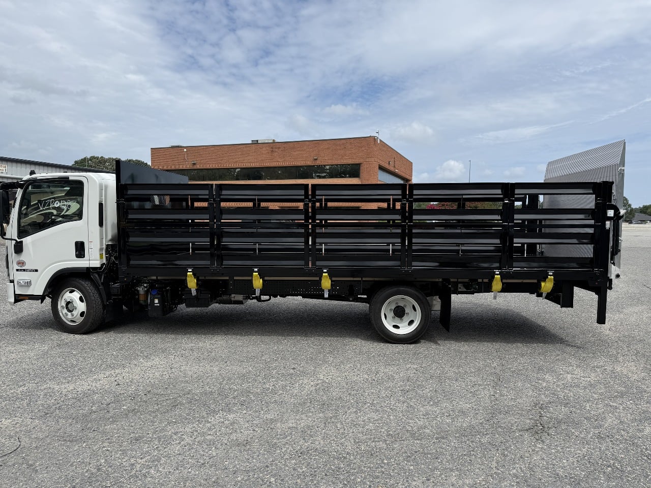 NEW 2027 ISUZU NRR FLATBED TRUCK #1918 NEW 2027 ISUZU NRR FLATBED TRUCK #1918