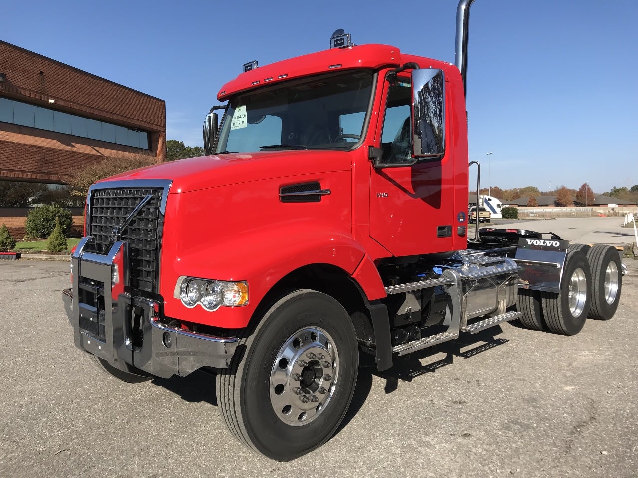 NEW 2027 VOLVO VHD64FT DAYCAB TRUCK #1922 NEW 2027 VOLVO VHD64FT DAYCAB TRUCK #1922