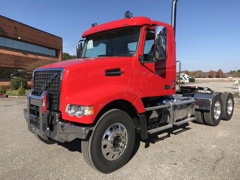 NEW 2027 VOLVO VHD64FT DAYCAB TRUCK #$vid