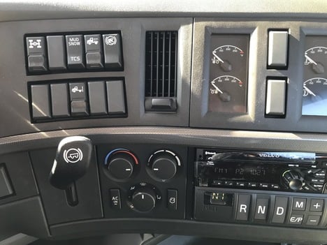 NEW 2027 VOLVO VHD64FT DAYCAB TRUCK #$vid