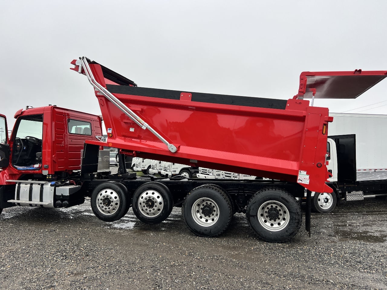 NEW 2027 VOLVO VHD104F DUMP TRUCK #1923 NEW 2027 VOLVO VHD104F DUMP TRUCK #1923