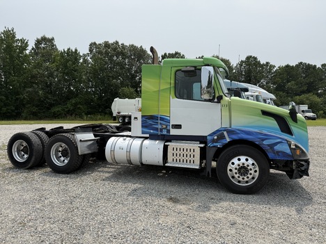 USED 2014 VOLVO VNL64T DAYCAB TRUCK #$vid