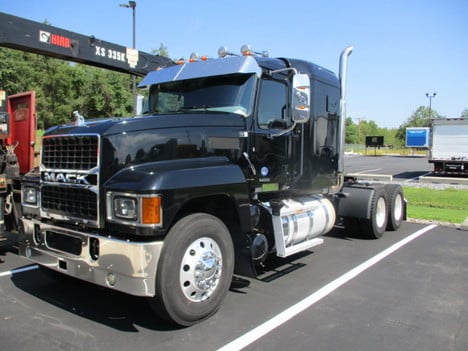 2022 MACK PI64T Tandem Axle Sleeper #1938 2022 MACK PI64T Tandem Axle Sleeper #1938
