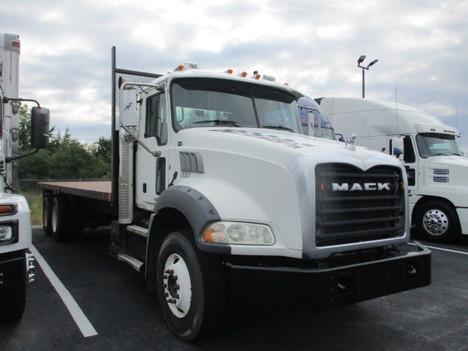 USED 2017 MACK GU533 FLATBED TRUCK #$vid