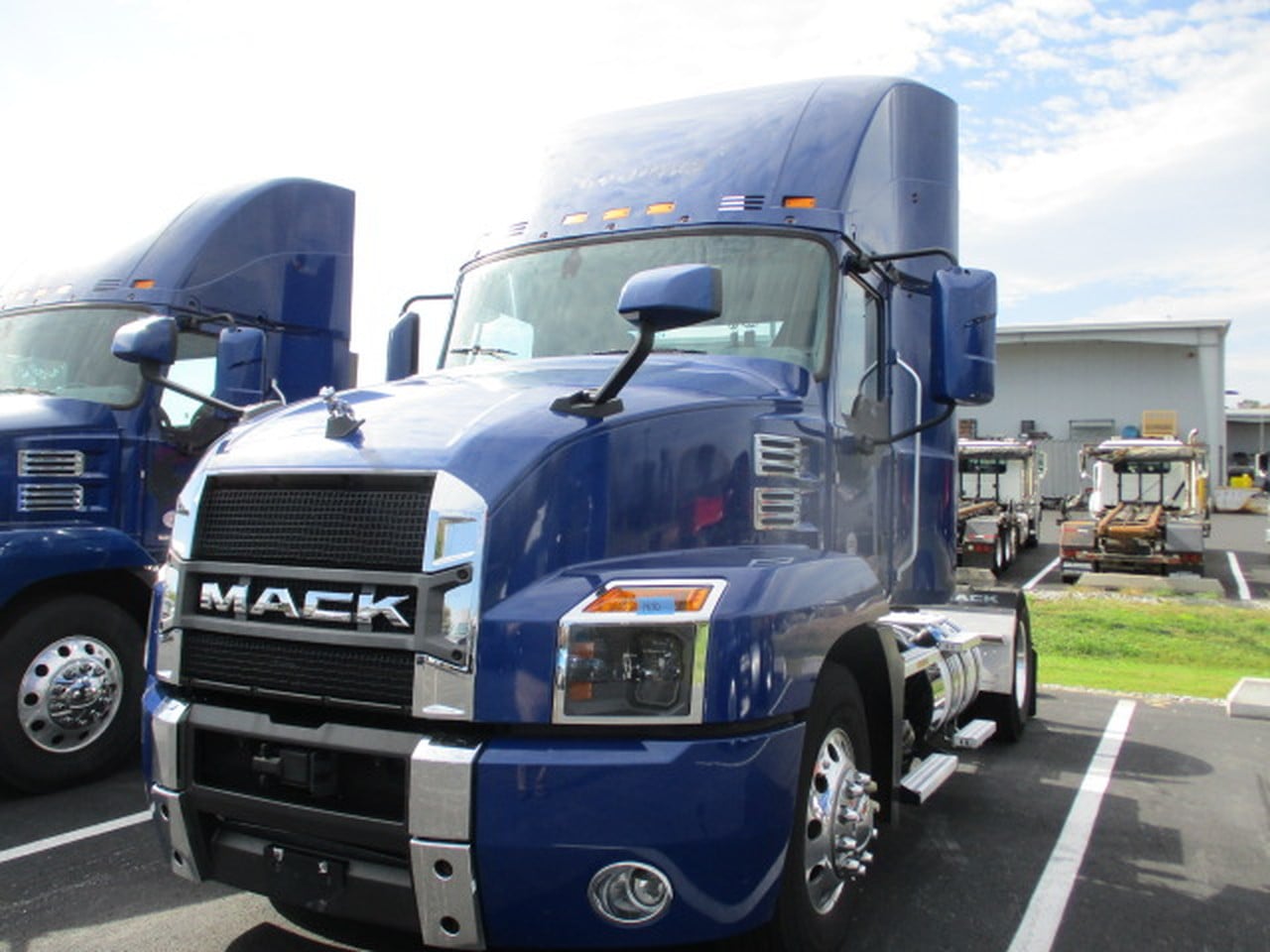 USED 2020 MACK AN42T SINGLE AXLE DAYCAB TRUCK #1947 USED 2020 MACK AN42T SINGLE AXLE DAYCAB TRUCK #1947