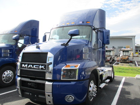 2020 MACK AN42T Single Axle Daycab #1947 2020 MACK AN42T Single Axle Daycab #1947