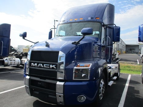 2020 MACK AN42T Single Axle Daycab #1950 2020 MACK AN42T Single Axle Daycab #1950
