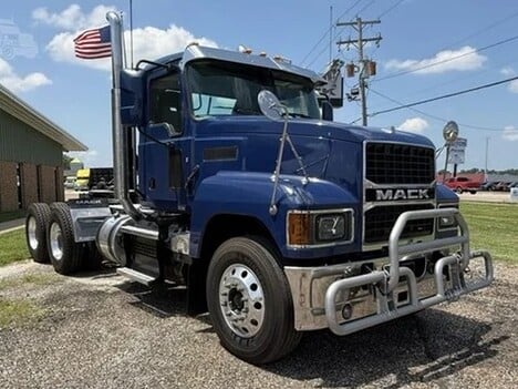 USED 2024 MACK PI64T TANDEM AXLE DAYCAB TRUCK #$vid