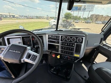 USED 2024 MACK PI64T TANDEM AXLE DAYCAB TRUCK #$vid
