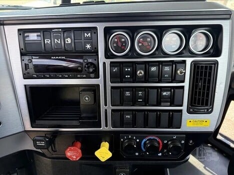 USED 2024 MACK PI64T TANDEM AXLE DAYCAB TRUCK #$vid