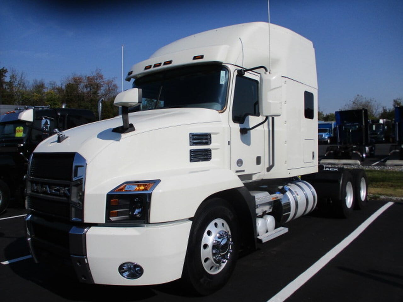 USED 2020 MACK AN64T TANDEM AXLE SLEEPER TRUCK #1955 USED 2020 MACK AN64T TANDEM AXLE SLEEPER TRUCK #1955
