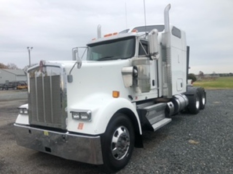 2016 KENWORTH W900L Tandem Axle Sleeper