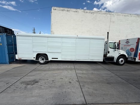 2015 FREIGHTLINER 12 BAY Beverage Truck #2817 2015 FREIGHTLINER 12 BAY Beverage Truck #2817