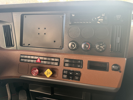 https://www.imanpro.net/pub/co/c1truck/photo/1050/15.jpg?20260112104809