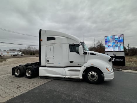2022 KENWORTH T680 Sleeper #1051 2022 KENWORTH T680 Sleeper #1051