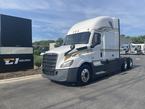 2023 FREIGHTLINER Cascadia Sleeper #1057