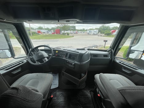 https://www.imanpro.net/pub/co/c1truck/photo/1076/11.jpg?20260527151355