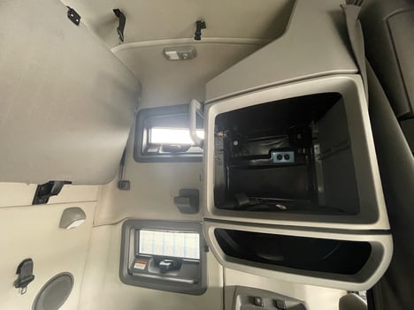 https://www.imanpro.net/pub/co/c1truck/photo/1076/18.jpg?20260527151355