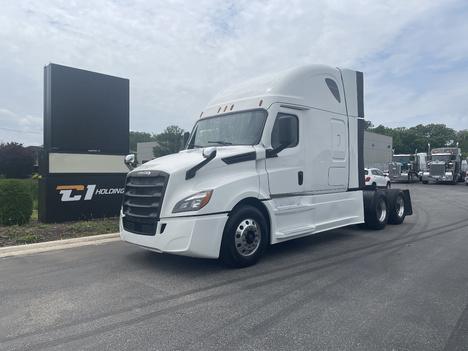 2020-freightliner-cascadia-sleeper #1077
