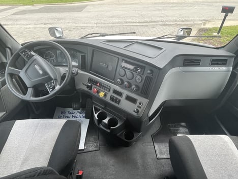 https://www.imanpro.net/pub/co/c1truck/photo/1077/18.jpg?20260519140528