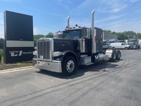 2022-peterbilt-389-sleeper #1082