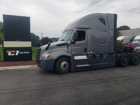 2022 FREIGHTLINER Cascadia Sleeper #1086 2022 FREIGHTLINER Cascadia Sleeper #1086