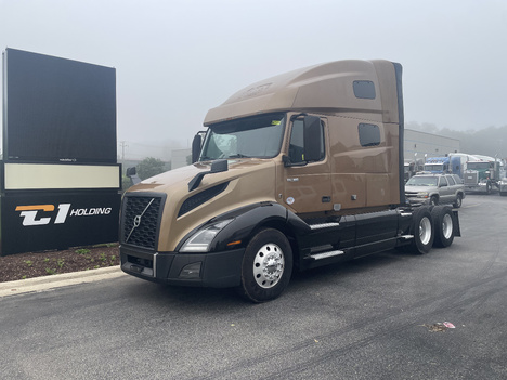 2022 VOLVO VNL 760 Sleeper #1091