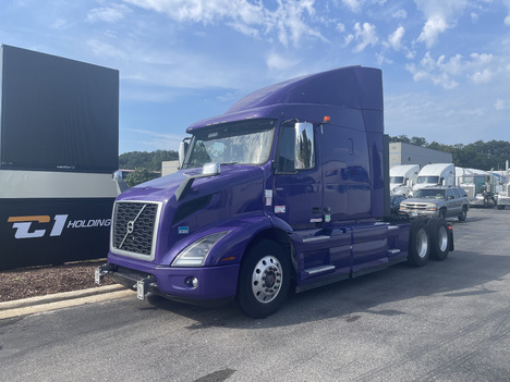 2020 VOLVO VNR 640 Sleeper #1103