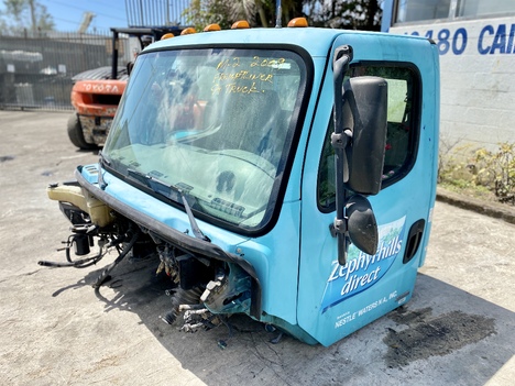 2009 FREIGHTLINER M2 106 Cab Body #2499