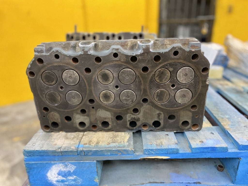 MACK E7 CYLINDER HEAD FOR SALE 2547
