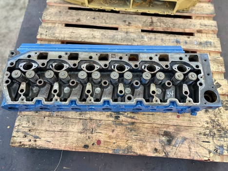 2001 INTERNATIONAL DT466E Cylinder Head #2565