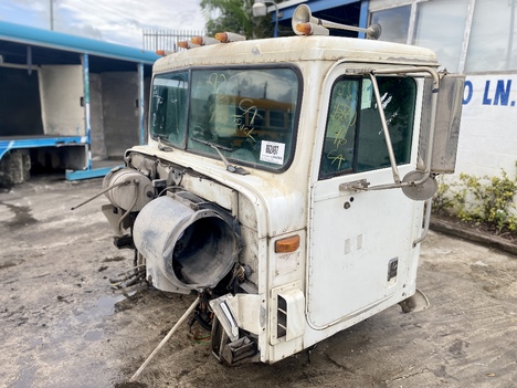 1996 INTERNATIONAL 9200 Cab Body #2631