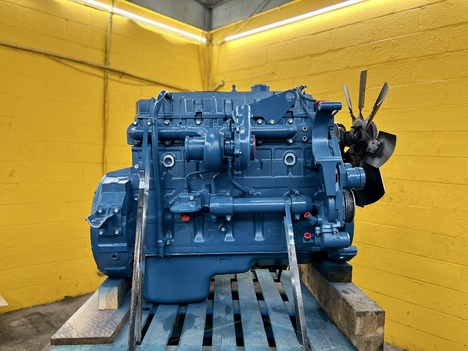 2000 INTERNATIONAL DT466E Truck Engine #2932