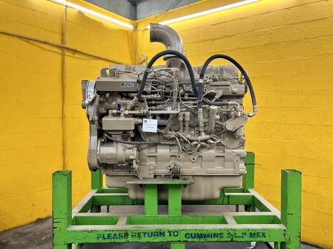 2003 CUMMINS ISC 8.3L Truck Engine #3041