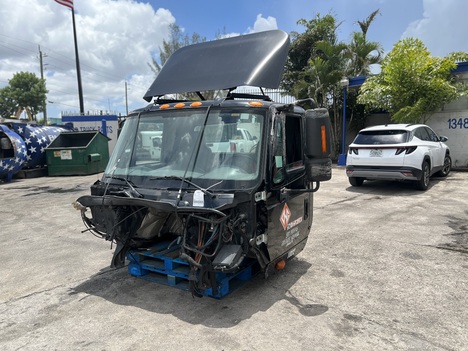 2005 INTERNATIONAL 8600 Cab Body #4029