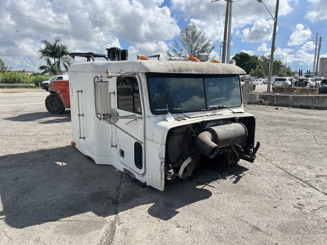 1993 FREIGHTLINER FLD120 Cab Body #4032