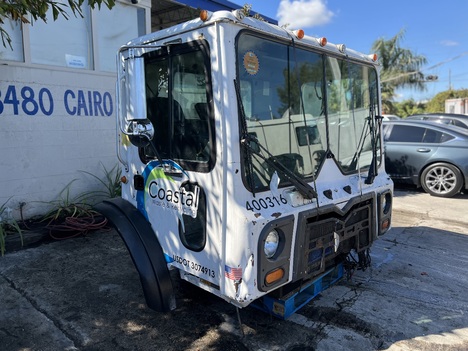 2016 MACK MRU613 Cab Body #4040