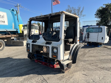 1998-mack-mr688s-cab-body #4067