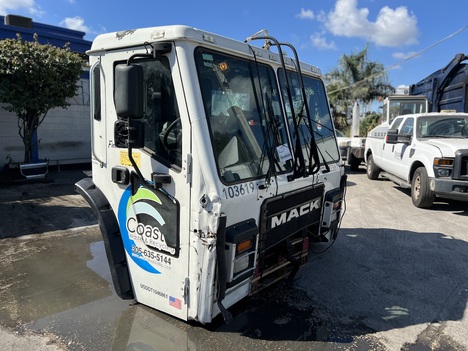 2019-mack-lr64-cab-body #4074