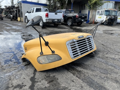 2007 FREIGHTLINER M2 Hood #4084