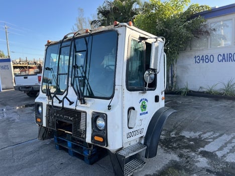 2006 MACK MR688S Cab Body #4110 2006 MACK MR688S Cab Body #4110